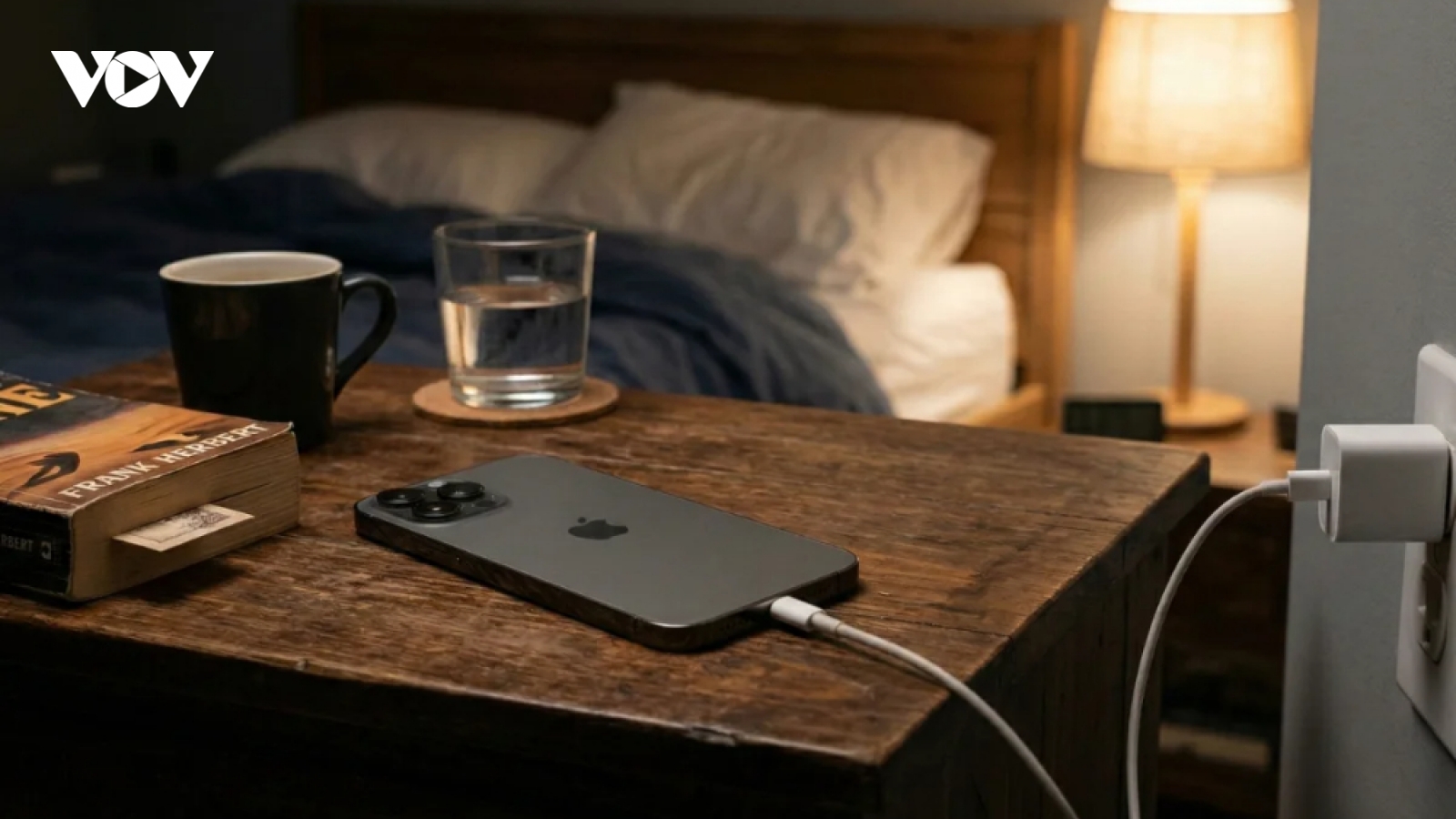 Apple cảnh báo thói quen sạc pin iPhone qua đêm nhiều người đang gặp phải