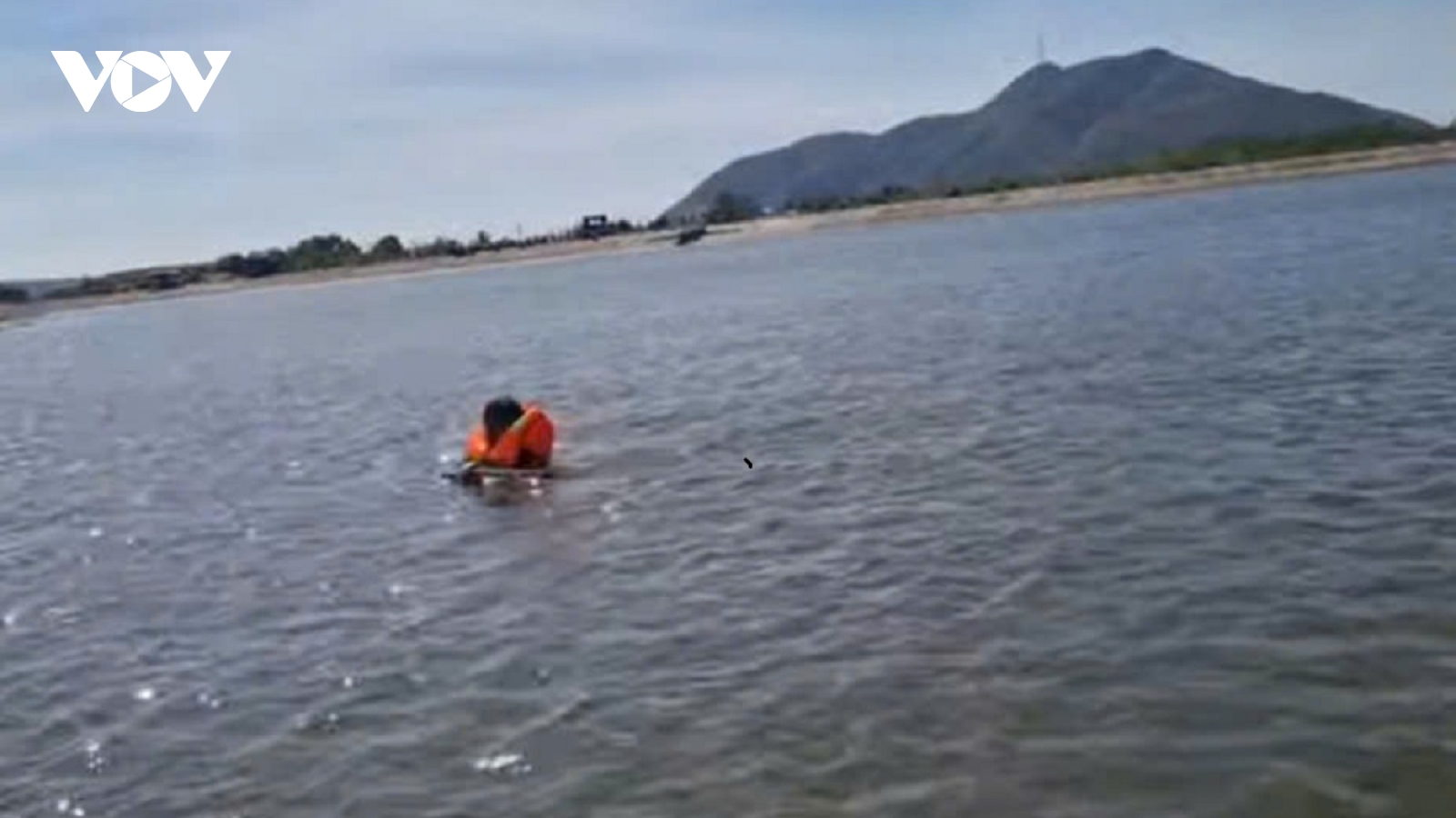 Vẫn đang tìm kiếm 2 thanh niên mất tích dưới đê Cà Giang ở Lâm Đồng