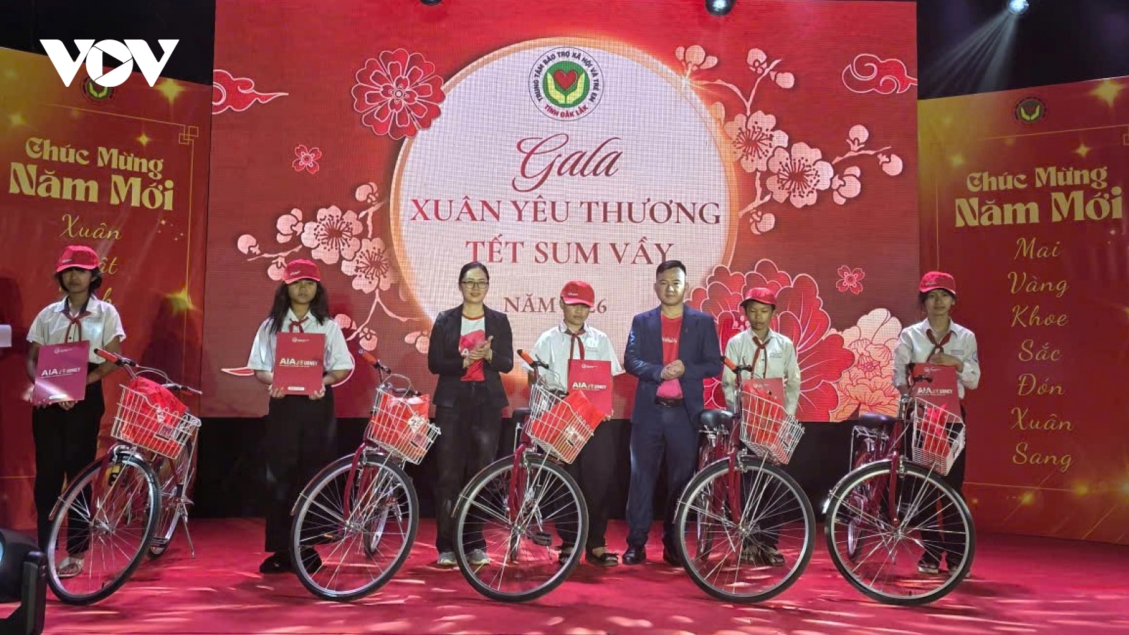 Mang Xuân ấm áp đến các đối tượng bảo trợ xã hội và trẻ em ở Đắk Lắk