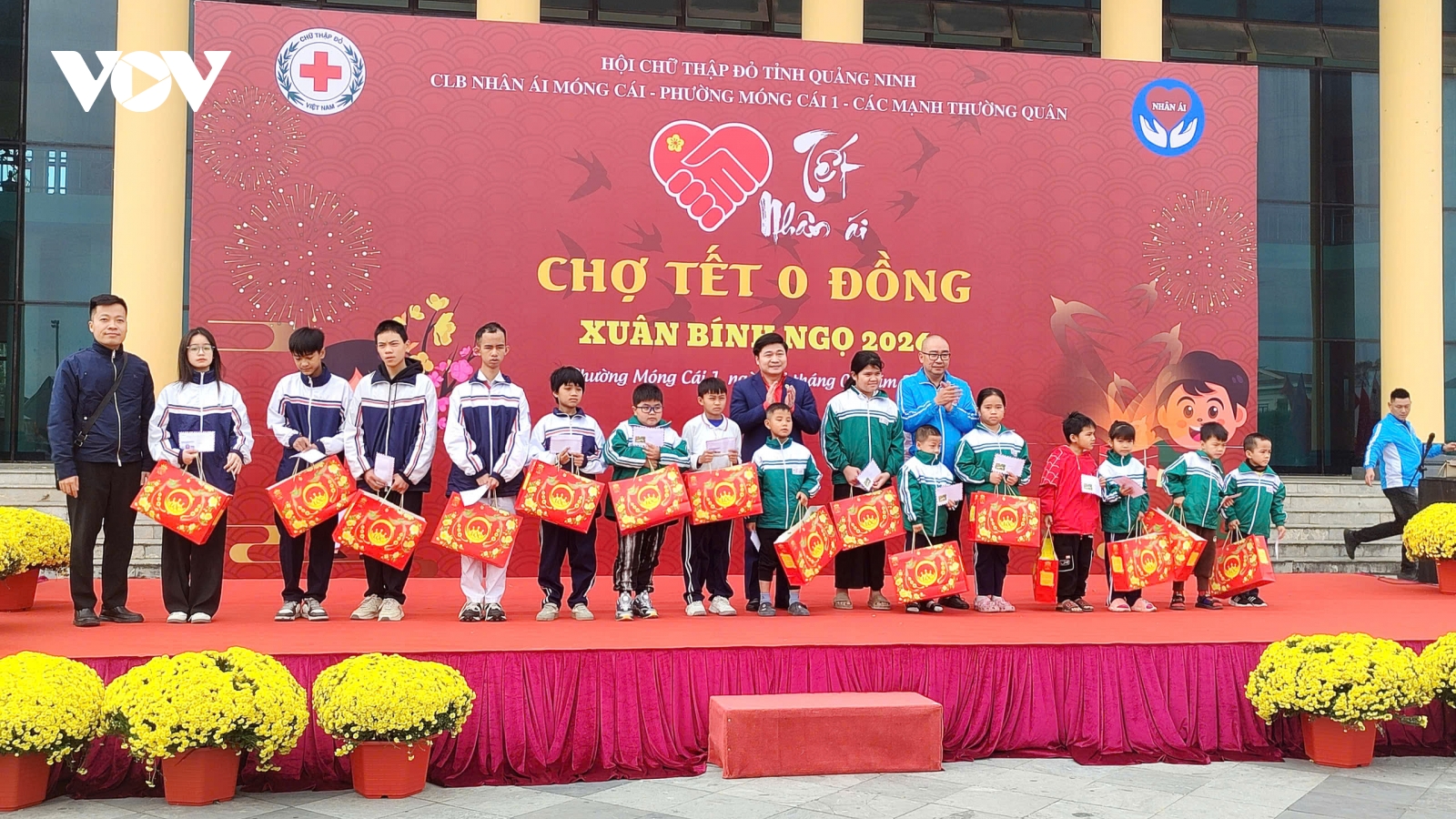 Ấm áp chợ Tết "0" đồng biên giới Móng Cái (Quảng Ninh)