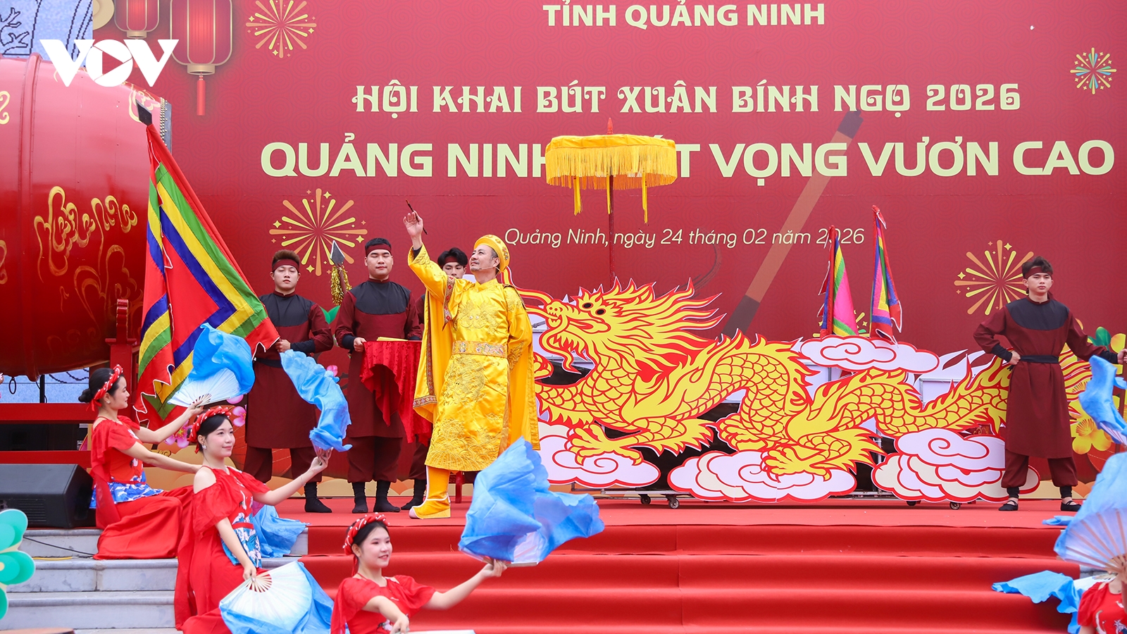 Khai bút nơi vua Lê Thánh Tông đề thơ trên vách núi vịnh Hạ Long