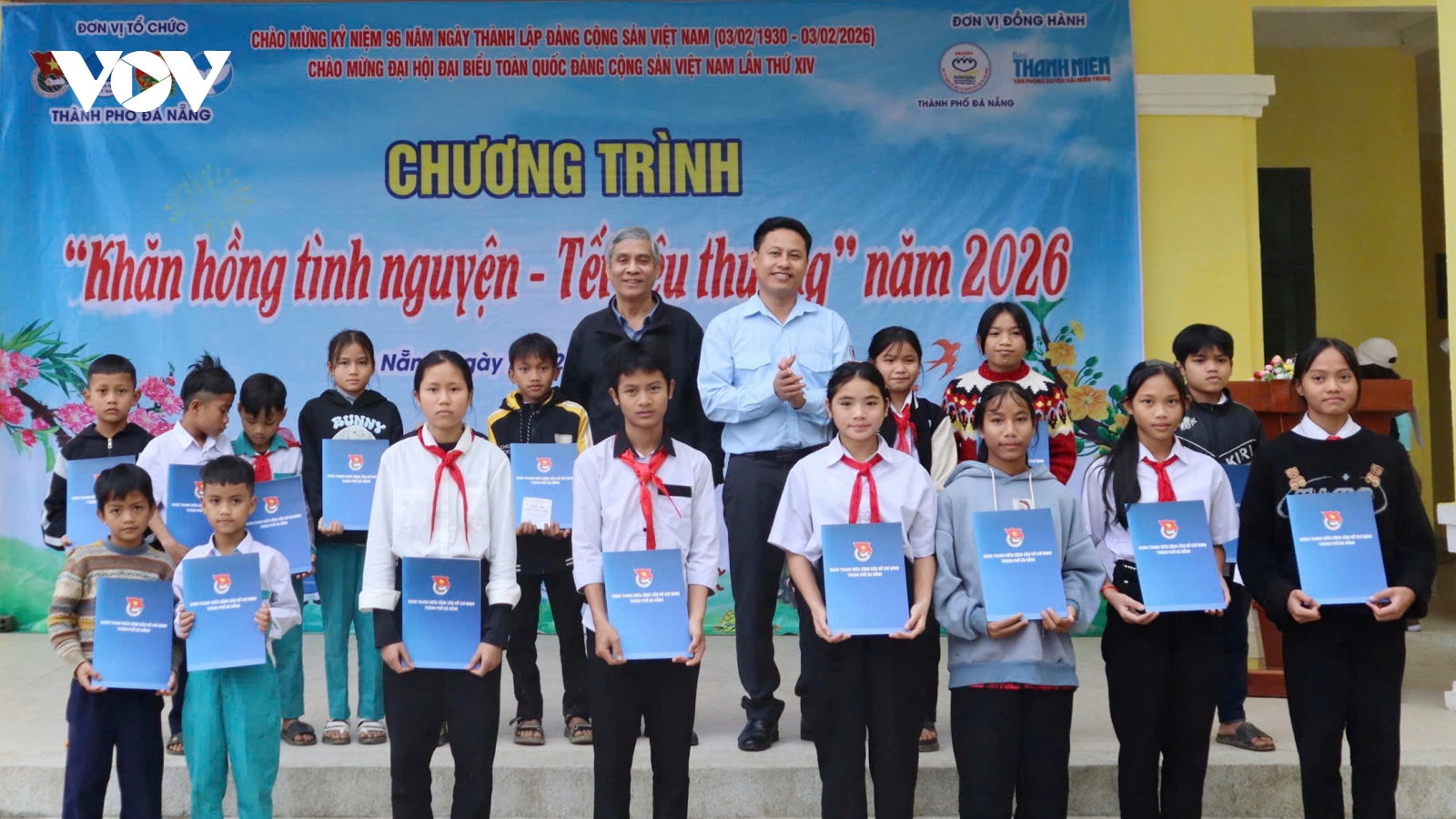 Đà Nẵng trao hơn 2.500 suất quà Tết tặng thiếu nhi nghèo, người dân miền núi