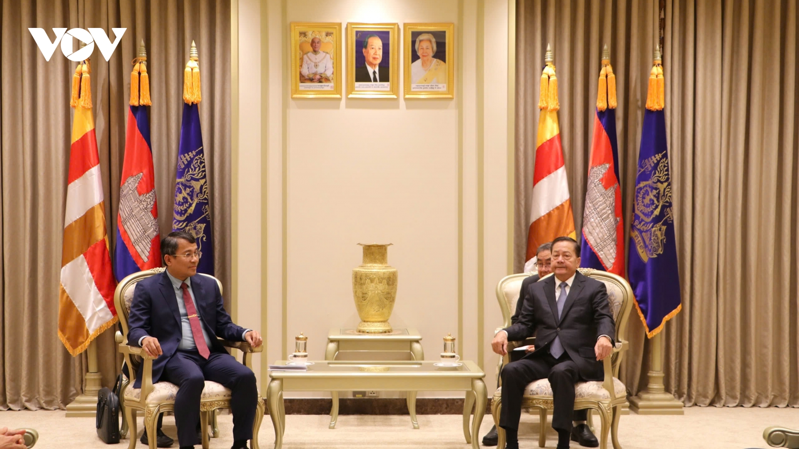 Thứ trưởng Nguyễn Minh Vũ chào xã giao Phó Thủ tướng Campuchia Neth Savoeun