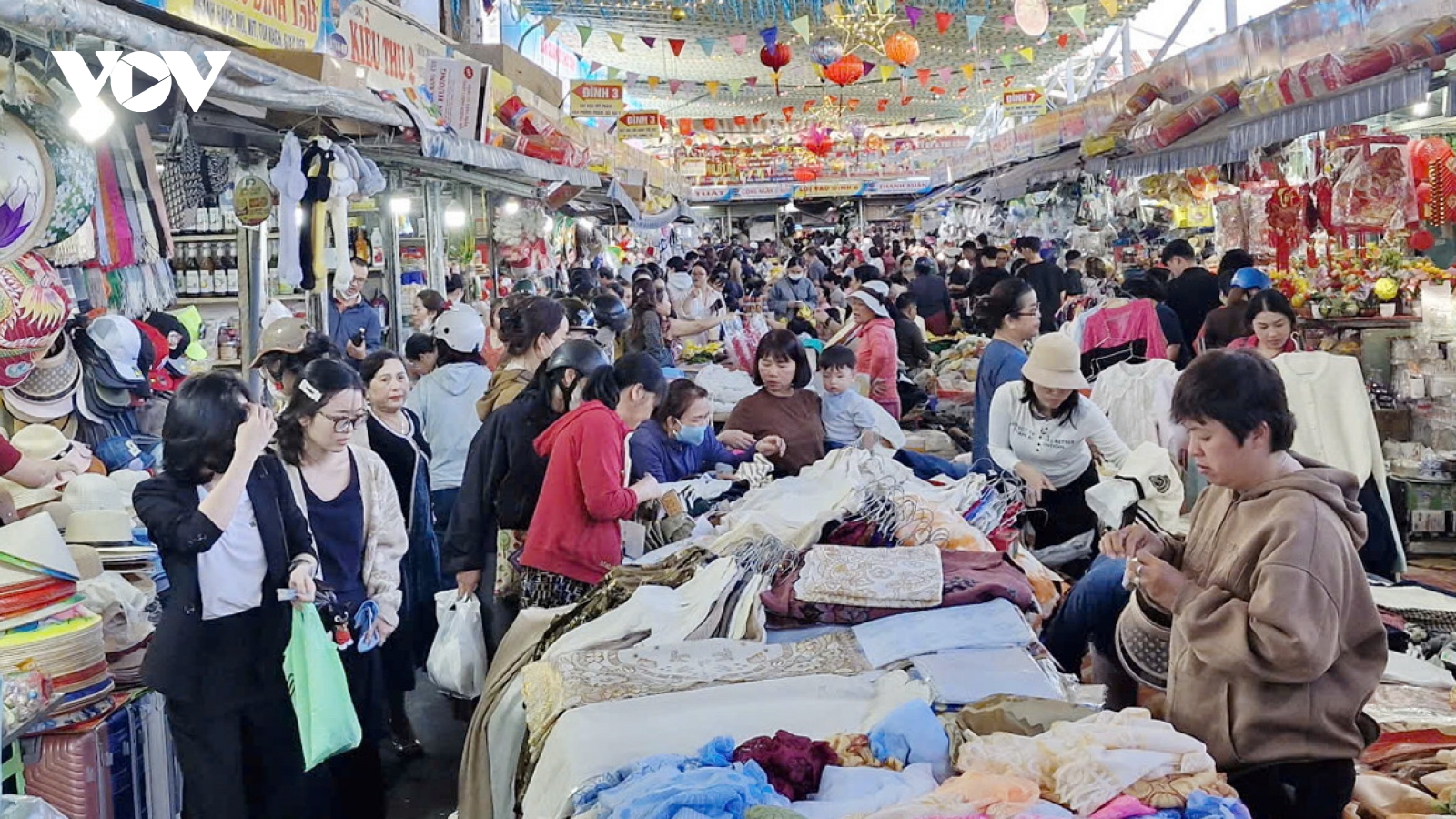 Cận Tết, sức mua ở Đà Nẵng tăng mạnh, giá thực phẩm, trái cây tăng