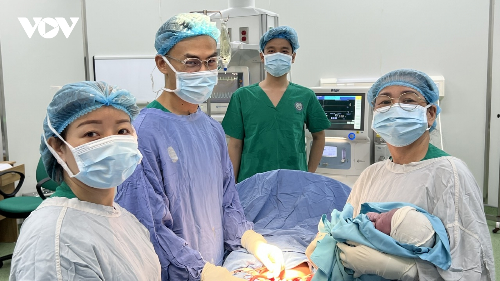 Đà Nẵng chào đón công dân nhí đầu tiên của năm mới Bính Ngọ 2026