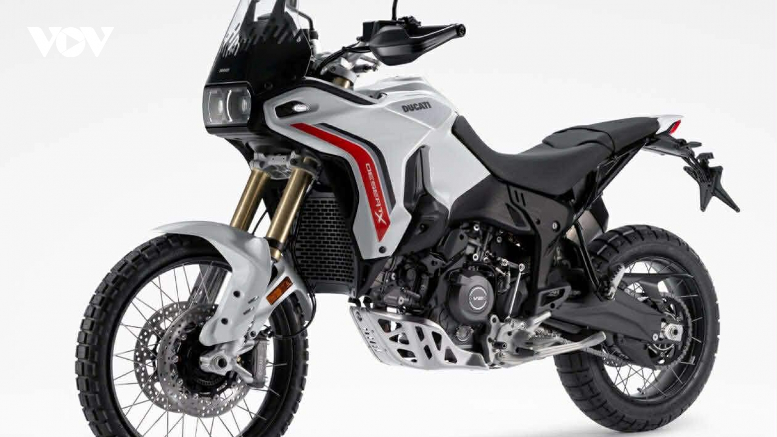 Ducati DesertX 2026 nâng cấp toàn diện với khung mới và màn hình TFT hiện đại