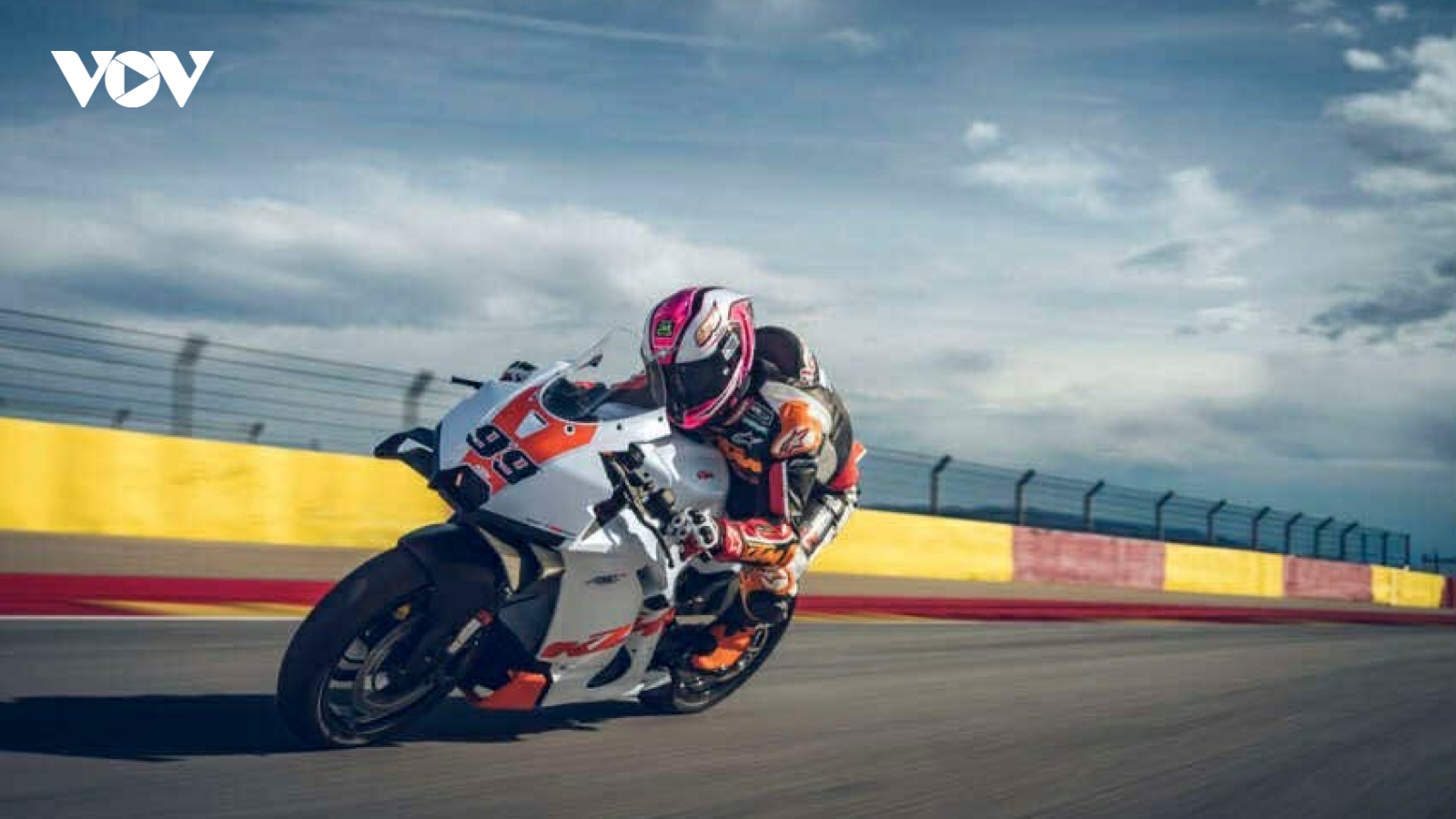 KTM 990 RC R Track 2026 chính thức ra mắt, dành riêng cho đường đua