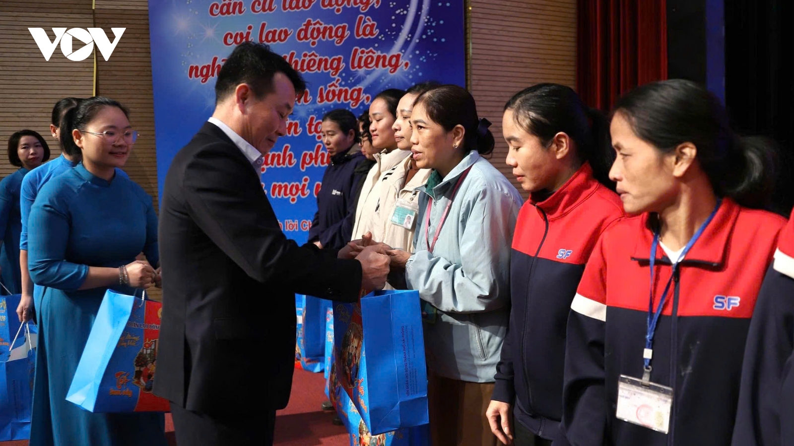 “Tết Sum vầy - Xuân ơn Đảng” cùng công nhân, lao động Hải Phòng