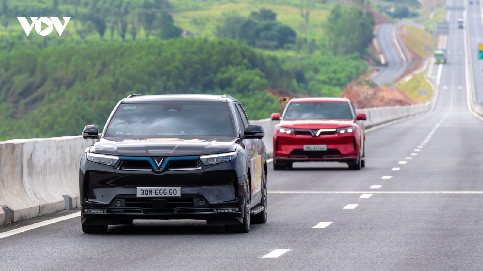 VinFast VF 9: “Ngôi nhà di động 4 khủng” cho doanh nhân giá tương đương SUV cỡ D