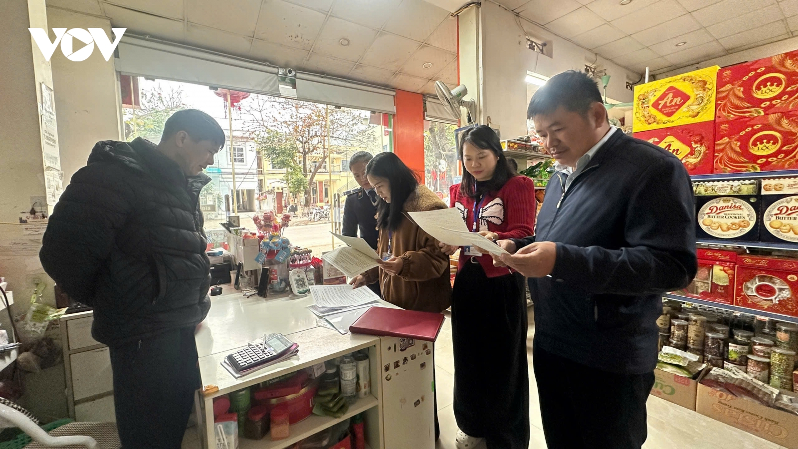 Cận tết, hàng giả, hàng nhái trà trộn hàng thật - người tiêu dùng lưu ý