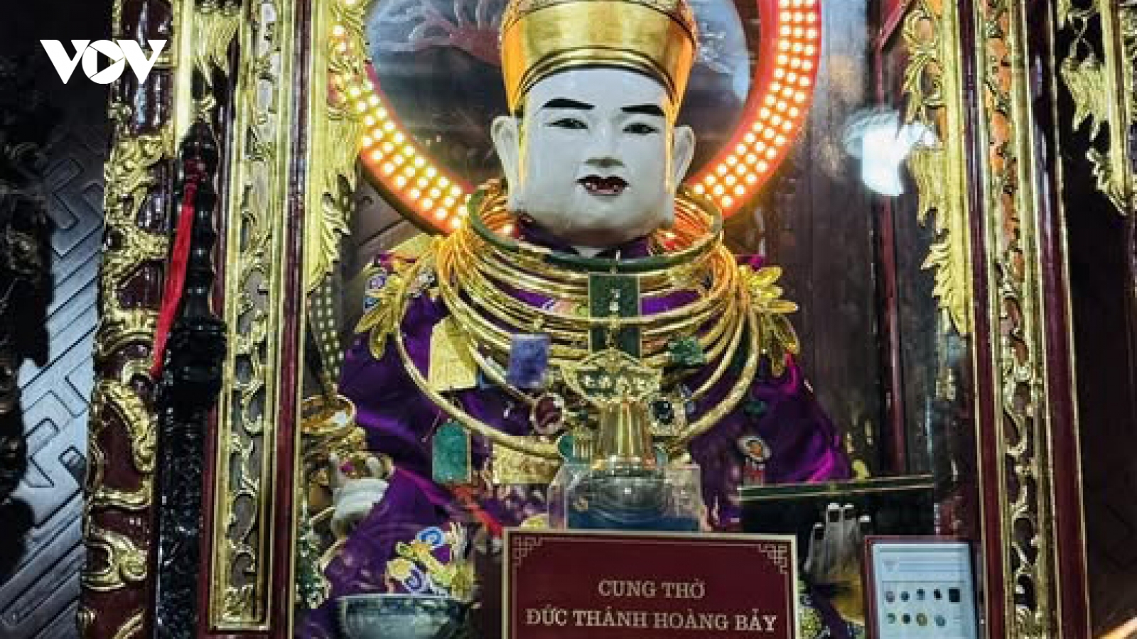 Thực hư tin đồn di dời tượng ông Hoàng Bảy: Dân mang chăn chiếu canh đền Bảo Hà