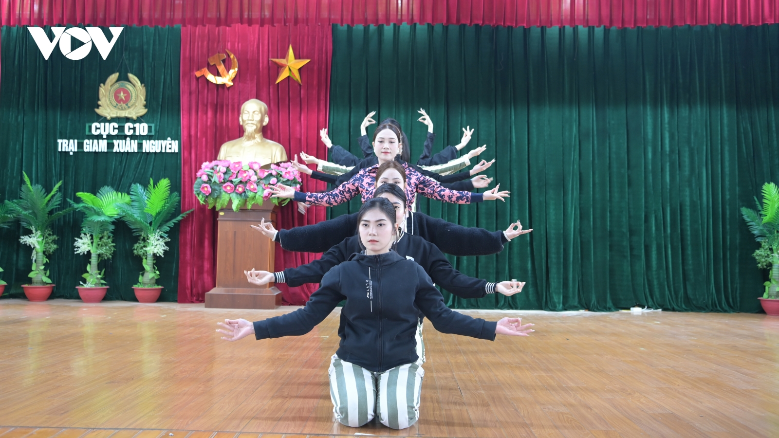 Đội văn nghệ ở Trại giam Xuân Nguyên: Những lời ca thắp sáng niềm tin sau song sắt