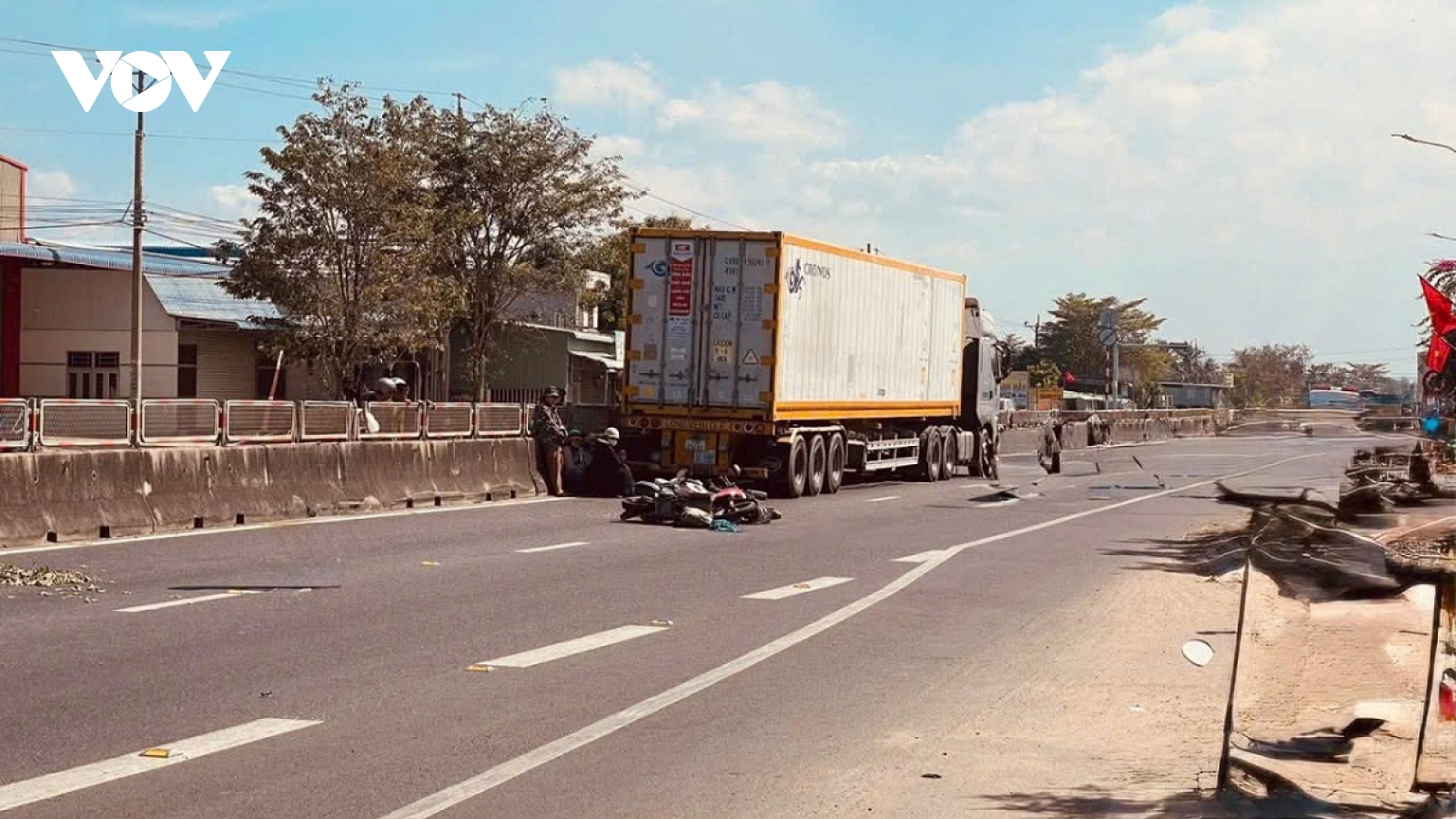 Va chạm trên Quốc lộ 1, bé gái 4 tuổi tử vong thương tâm