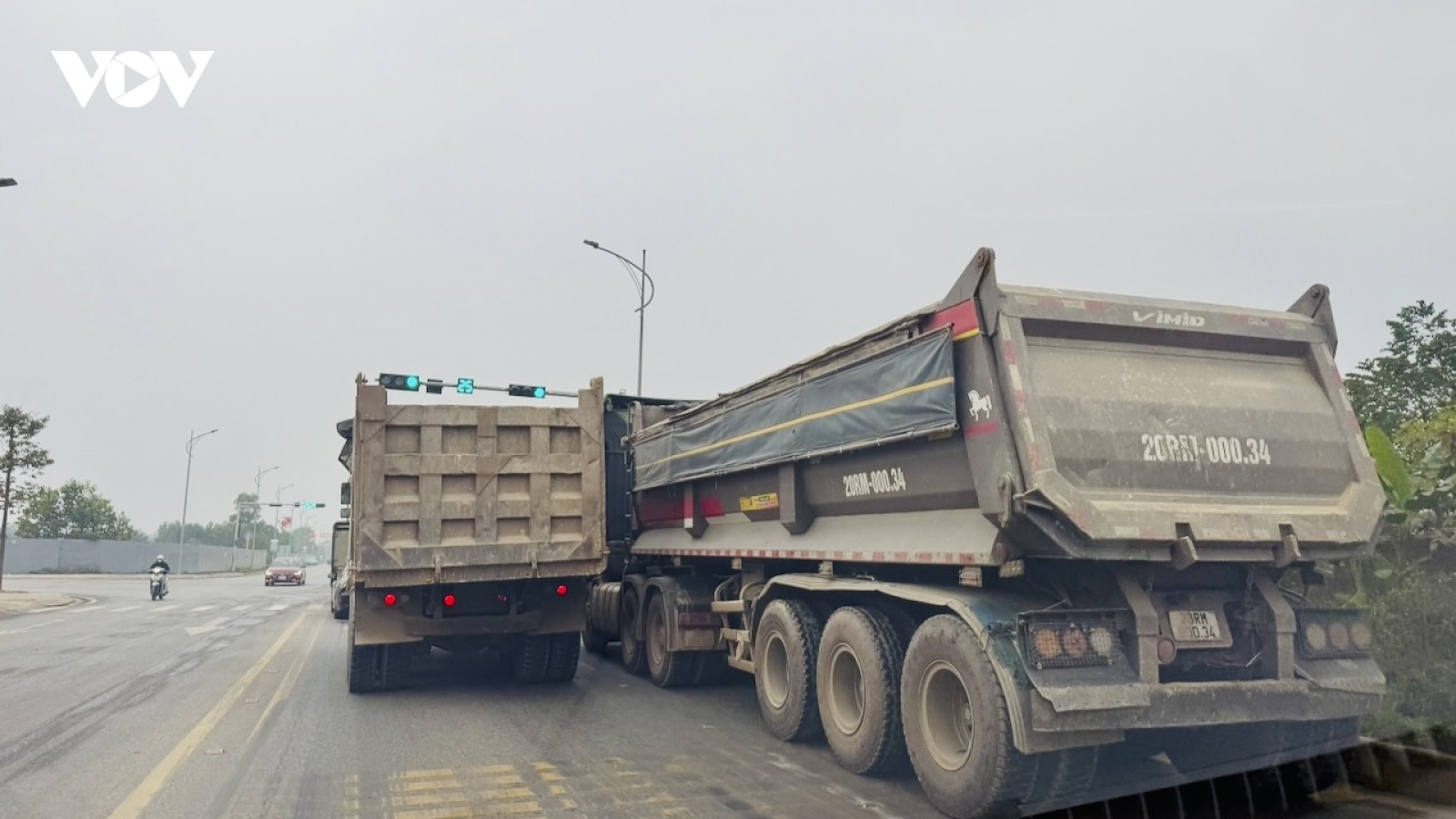 Xe tải trọng lớn không biển số “tung hoành”  ở Thái Nguyên