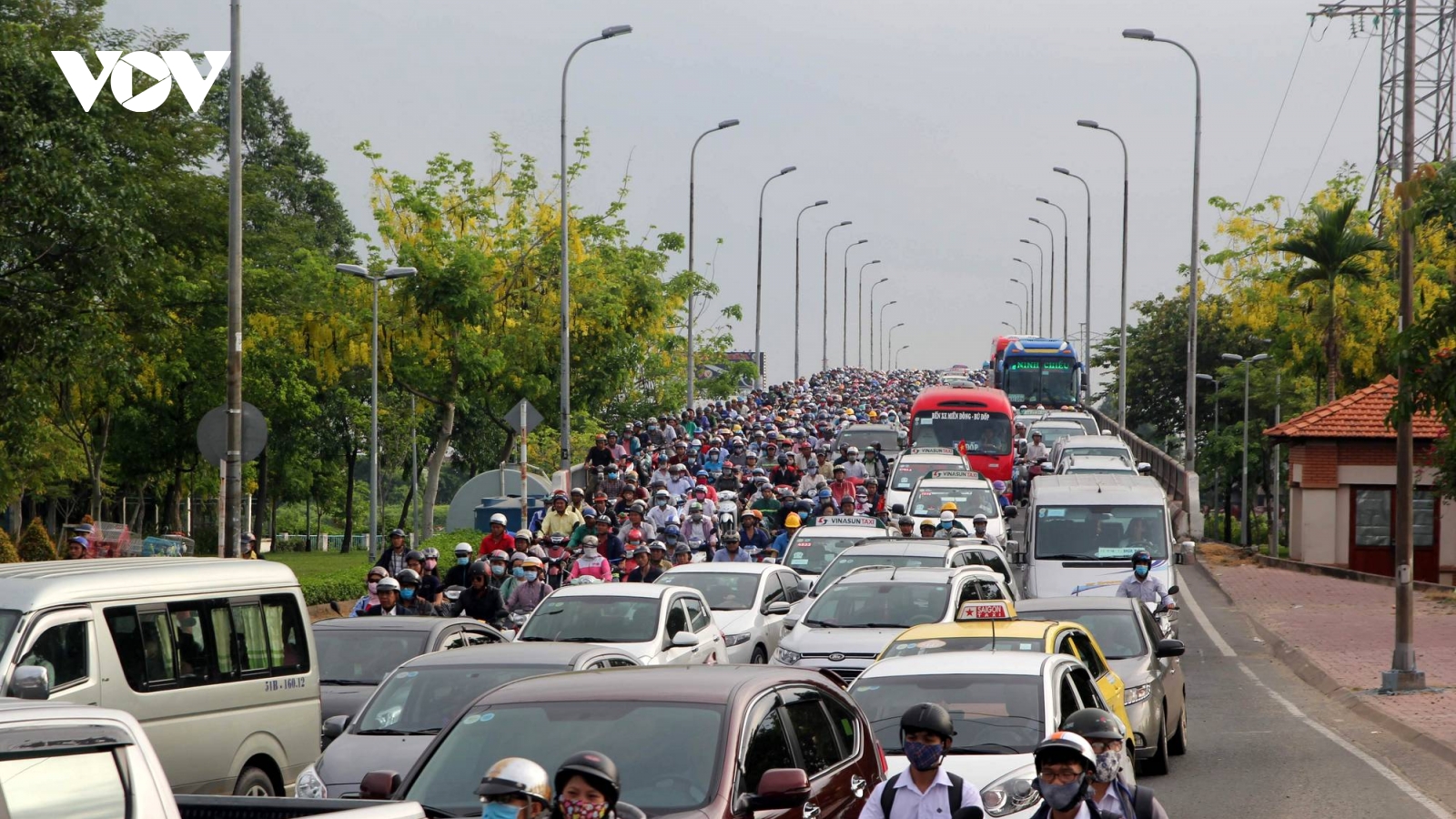 TP.HCM tính di dời trường học, bệnh viện khỏi nội thành