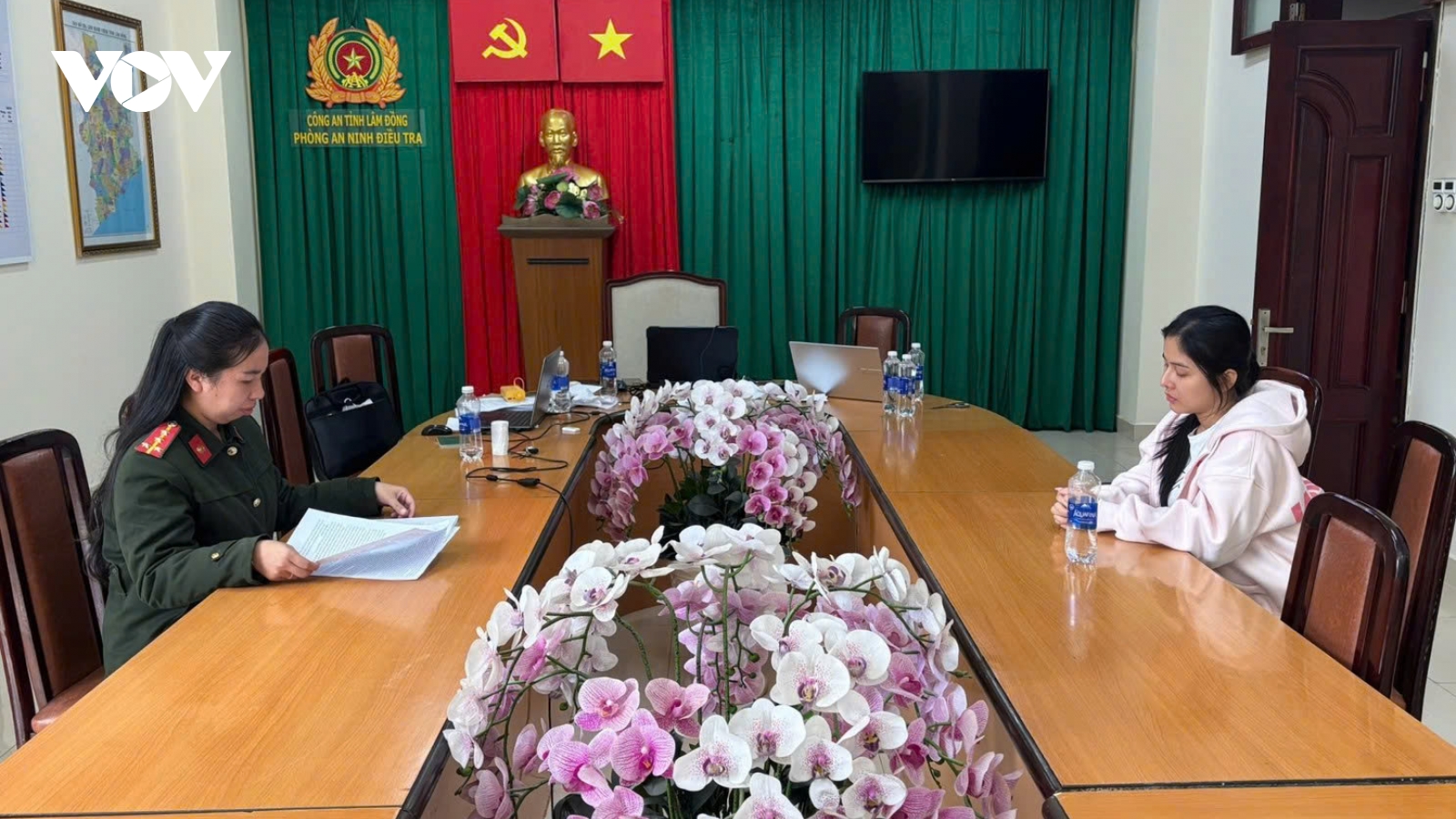 Khởi tố cô gái livestream khiêu dâm trong khách sạn