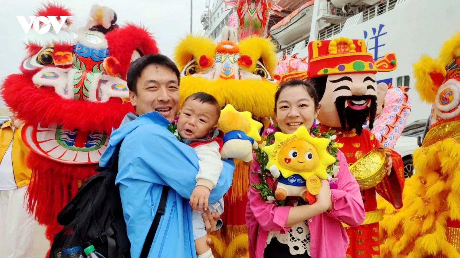 Over 2,300 foreign visitors arrive in Quang Ninh on Lunar New Year’s Day