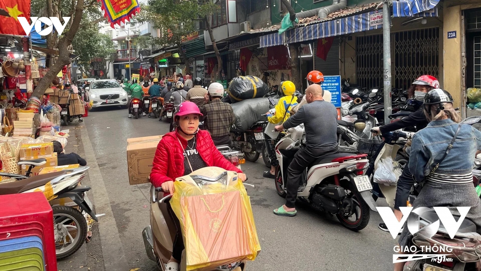 Giáp Tết, áp lực tăng cao: Trật tự đô thị đứng trước nhiều điểm nóng phức tạp