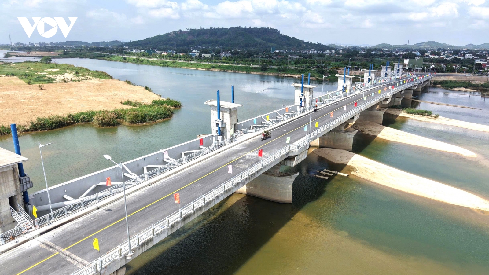 Thông xe cầu qua đập dâng hạ lưu sông Trà Khúc: Nối nhịp xuân hai bờ sông