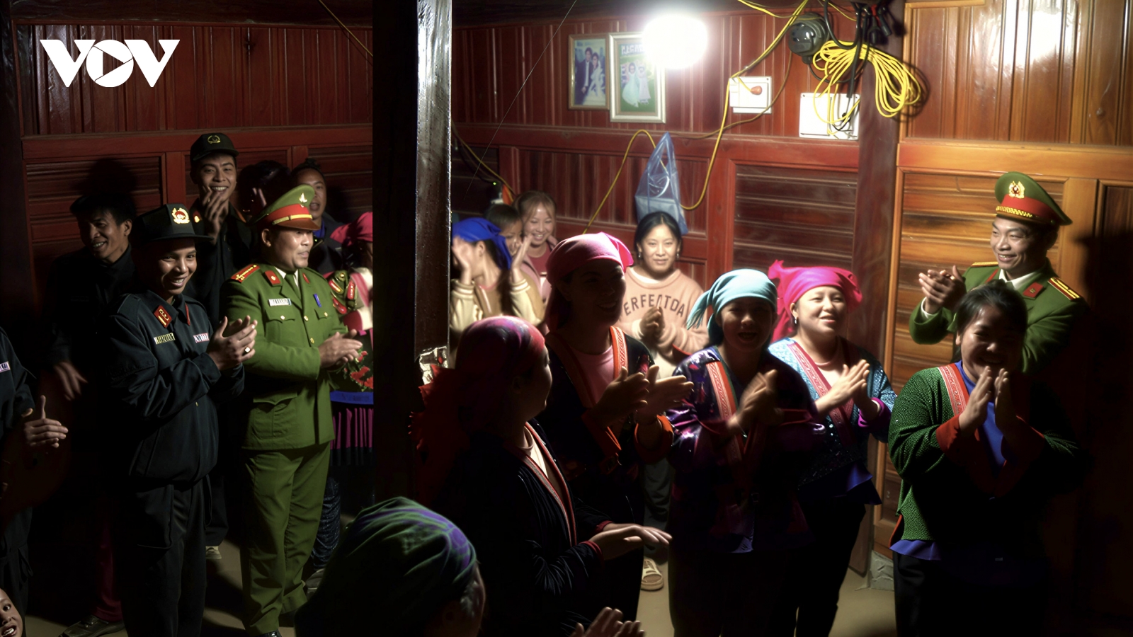 Điện về bản, thắp sáng mùa xuân ở Phảng Củ, Háng Chua