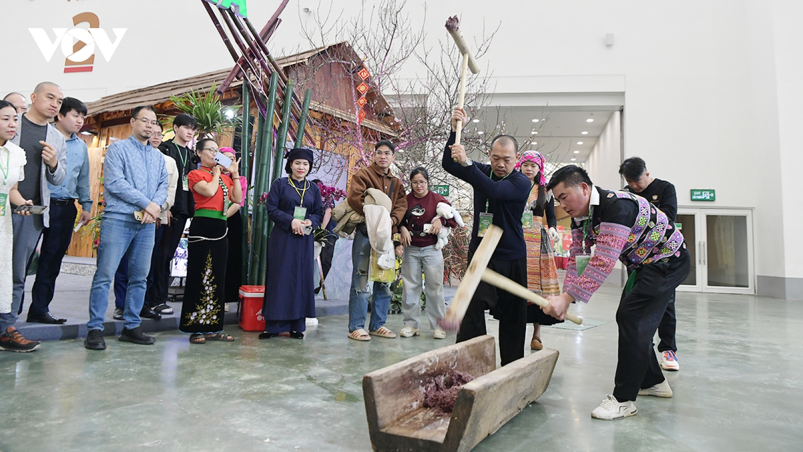Đặc sản ẩm thực vùng cao Tây Bắc hút khách tại Hội chợ Mùa Xuân 2026