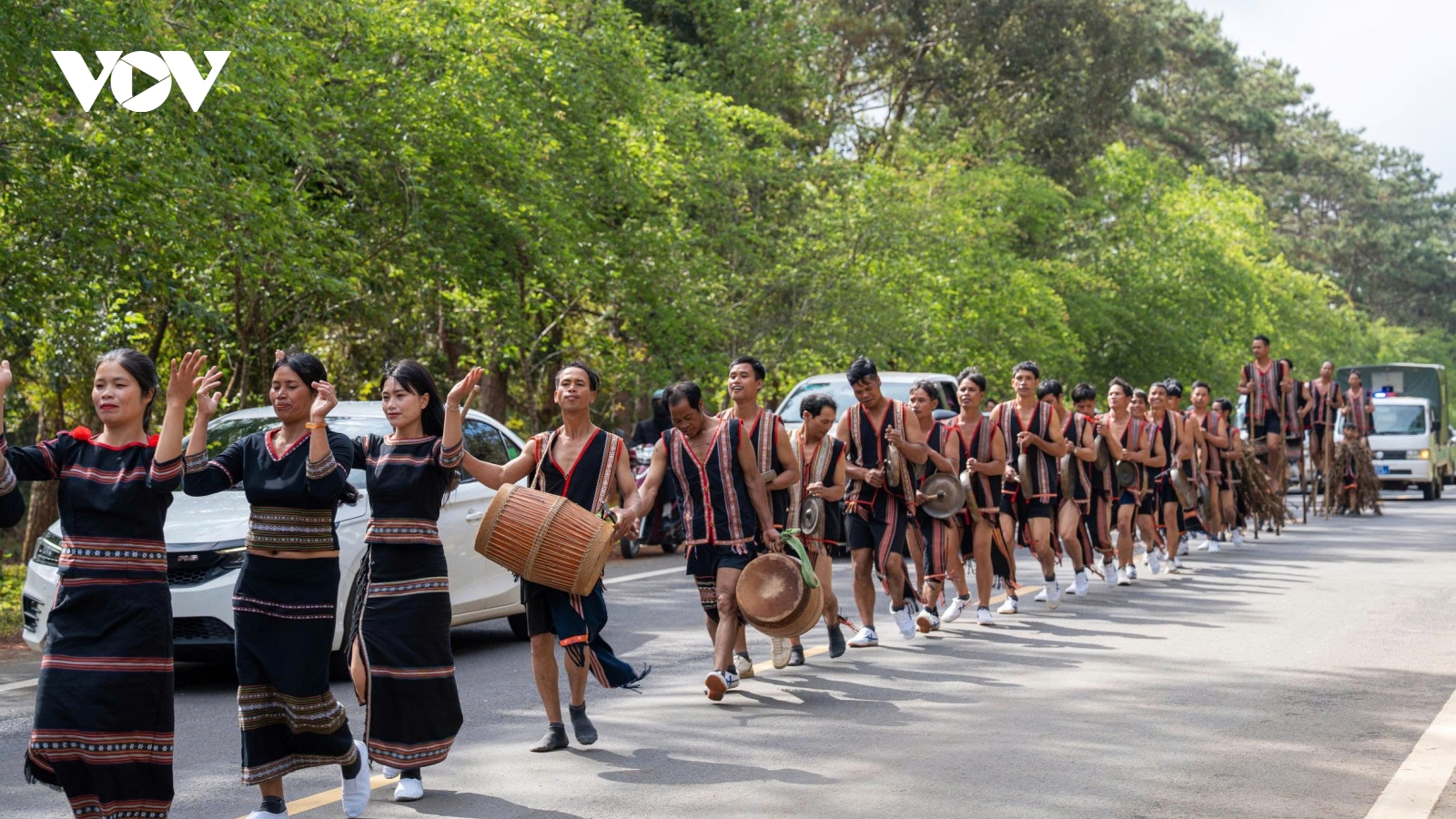 Tưng bừng Lễ hội đường phố “Âm vang Măng Đen” sáng mùng 3 Tết