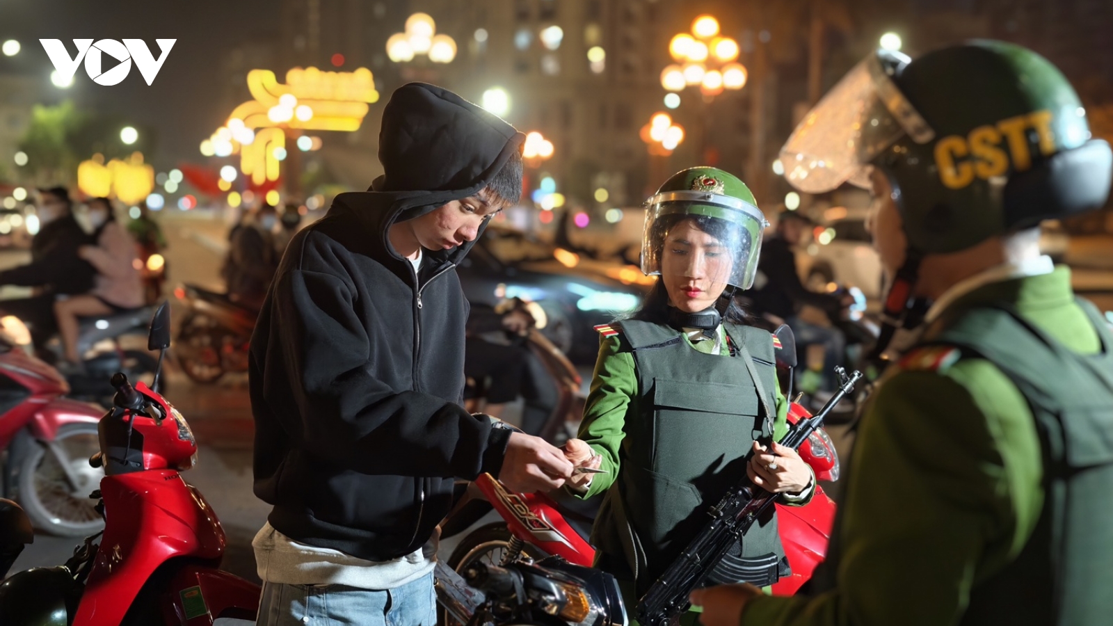 Lực lượng công an tuần tra xuyên đêm: Vì bình yên của nhân dân