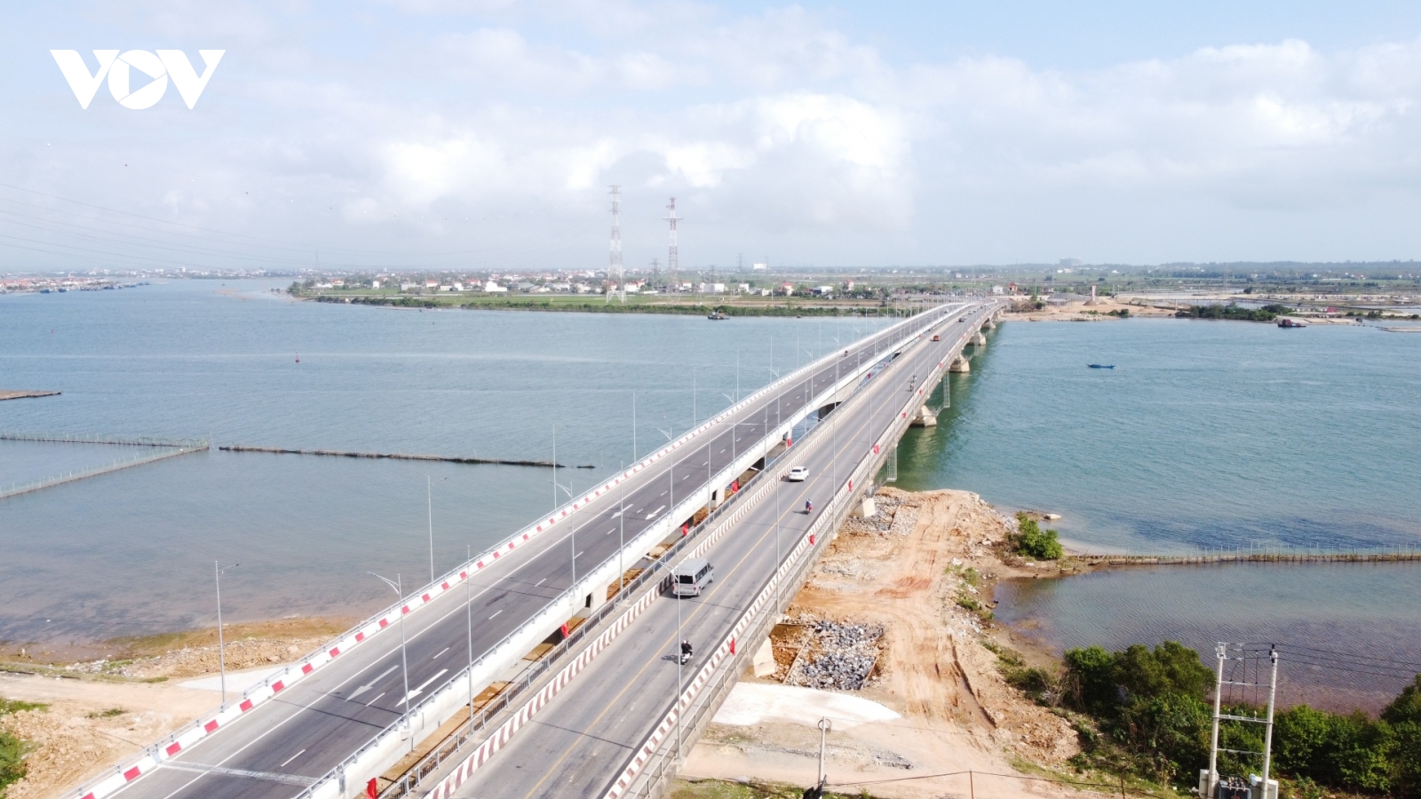 Cận tết, "nút thắt" cầu Gianh trên Quốc lộ 1A thông thoáng khác thường