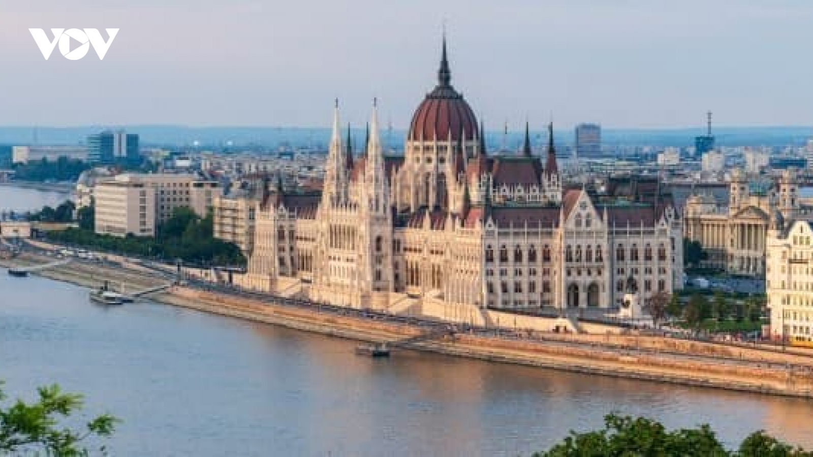 Hungary cân nhắc cắt giảm nguồn cung điện và khí đốt cho Ukraine