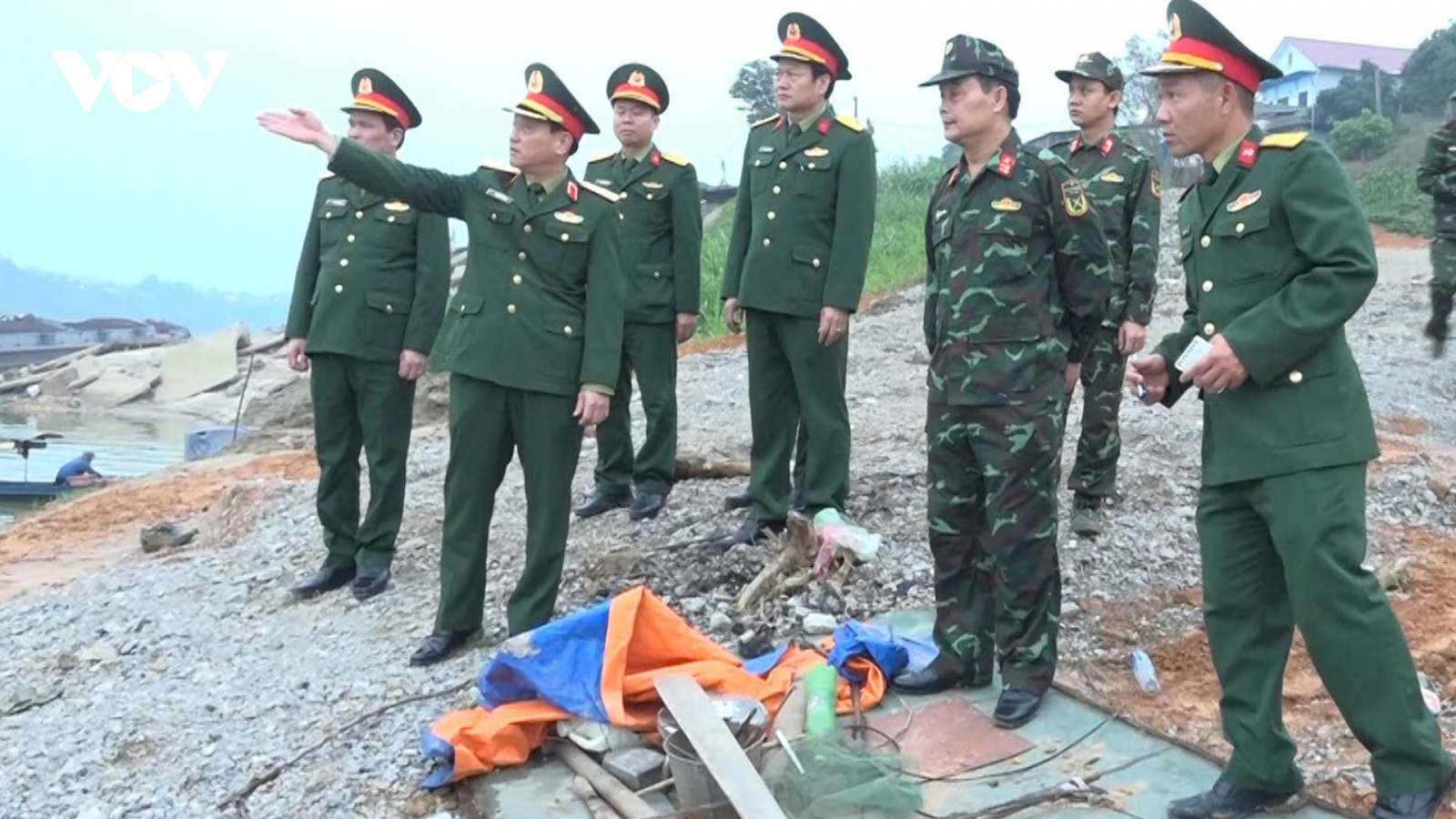 Quân khu 2 khảo sát, lắp cầu phao tạm qua sông Lô trước tết Bính Ngọ 2026