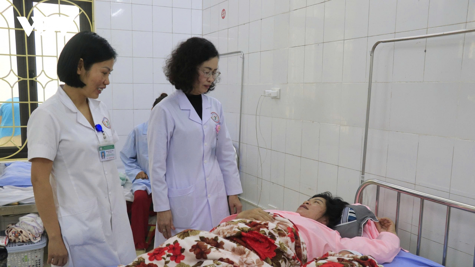 Nữ bác sĩ tận tâm với bệnh nhân miền núi