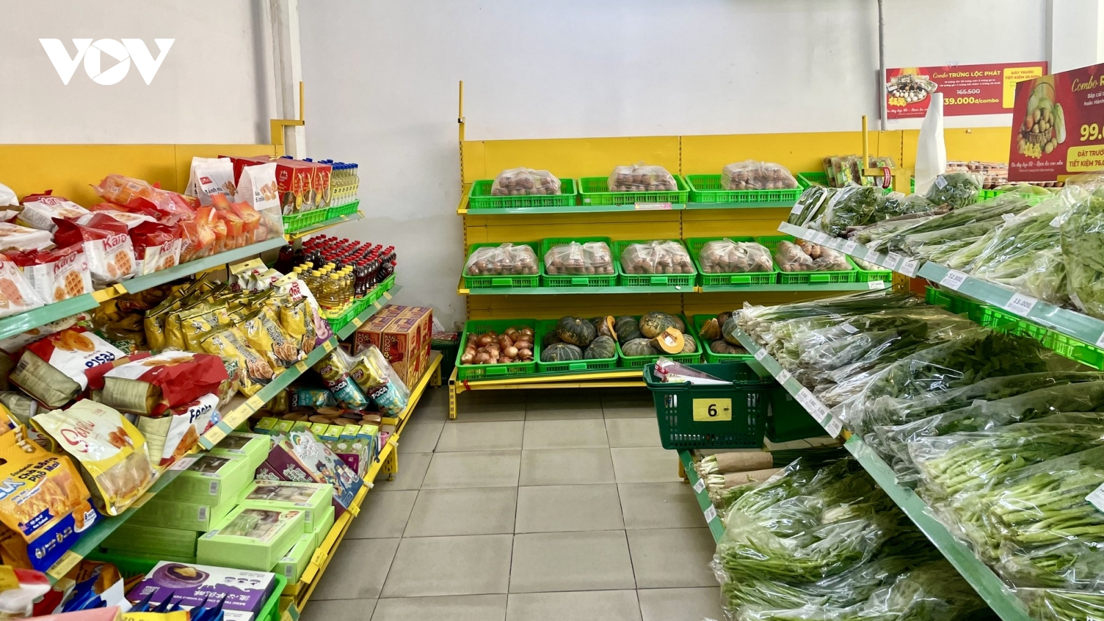 Siêu thị “mở lấy ngày”, chợ truyền thống nhộn nhịp ngày mùng 6 Tết