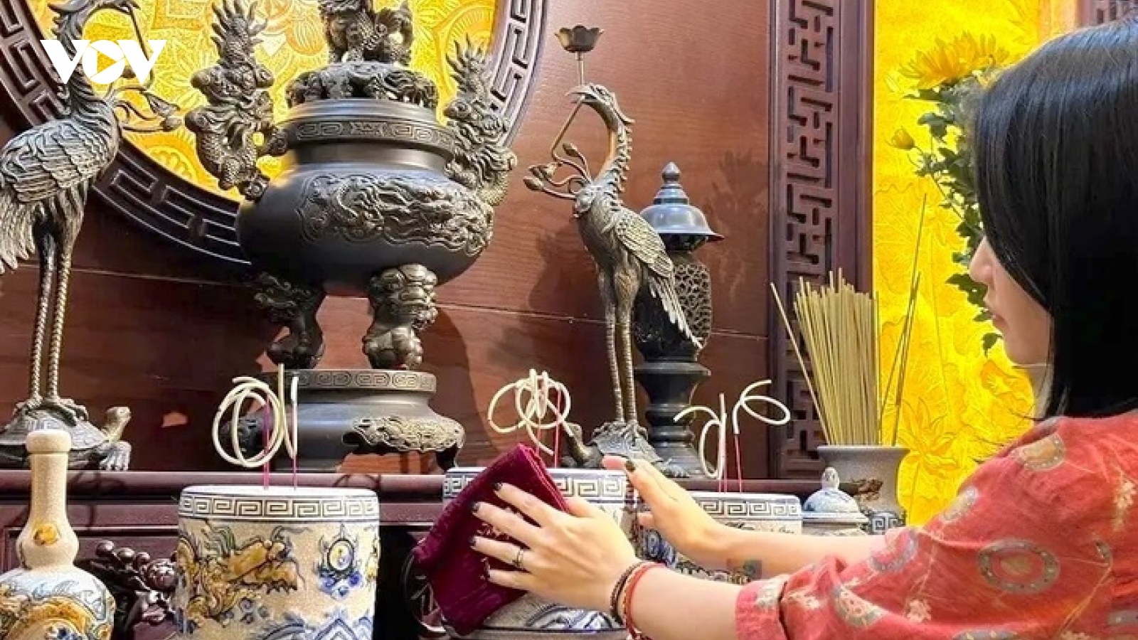 Những điều kiêng kỵ khi lau dọn bàn thờ cuối năm