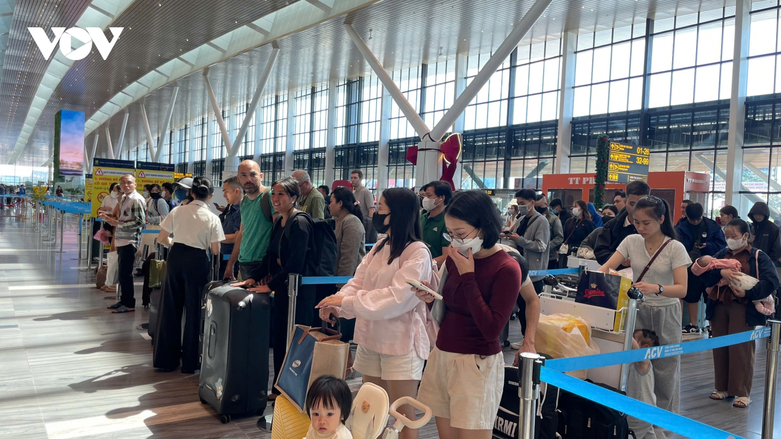 Gần 120.000 hành khách qua sân bay Tân Sơn Nhất ngày cuối năm