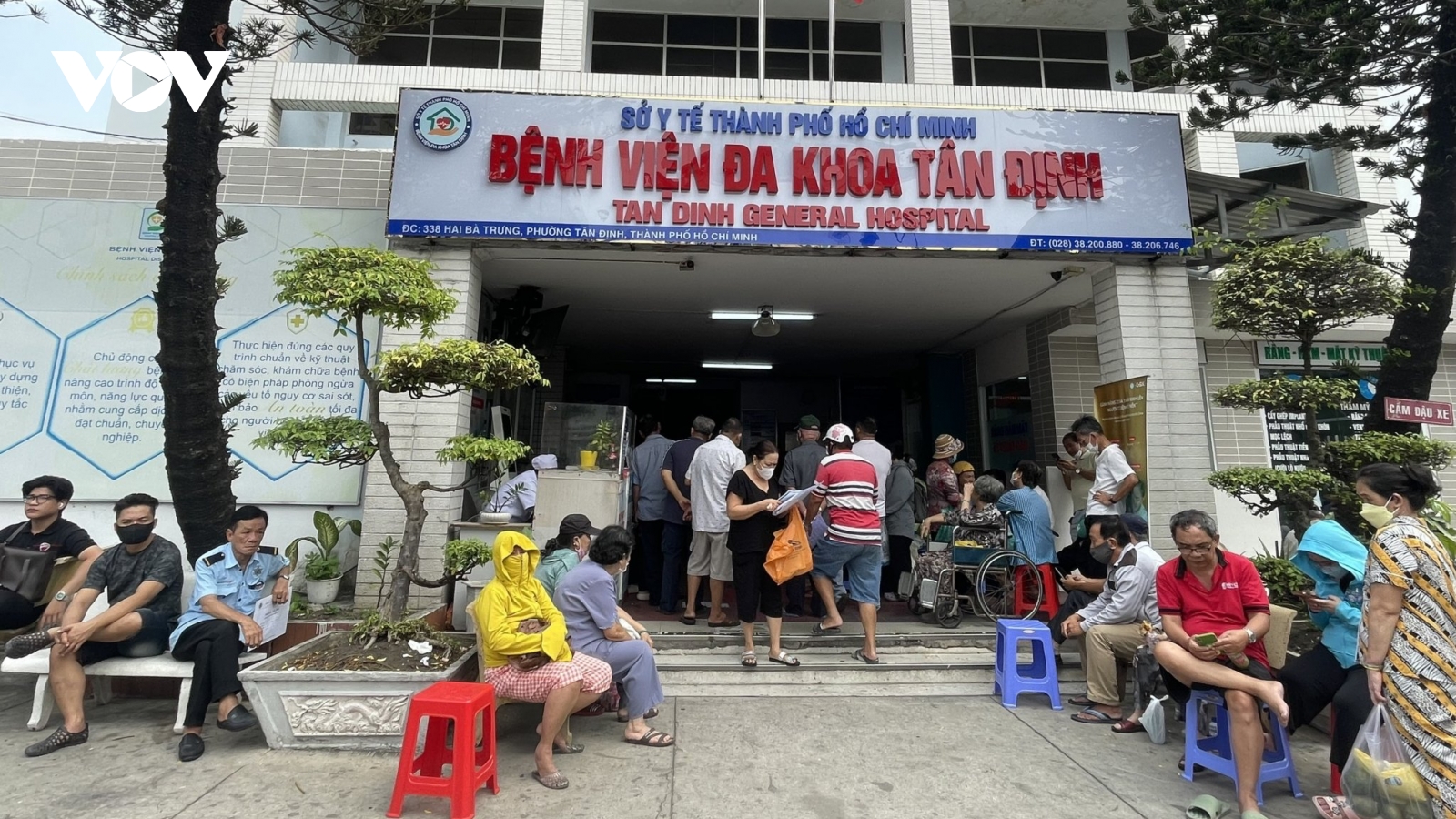 Bệnh nhân chờ 2 tiếng để lấy thuốc, Bệnh viện đa khoa Tân Định lý giải nguyên nhân