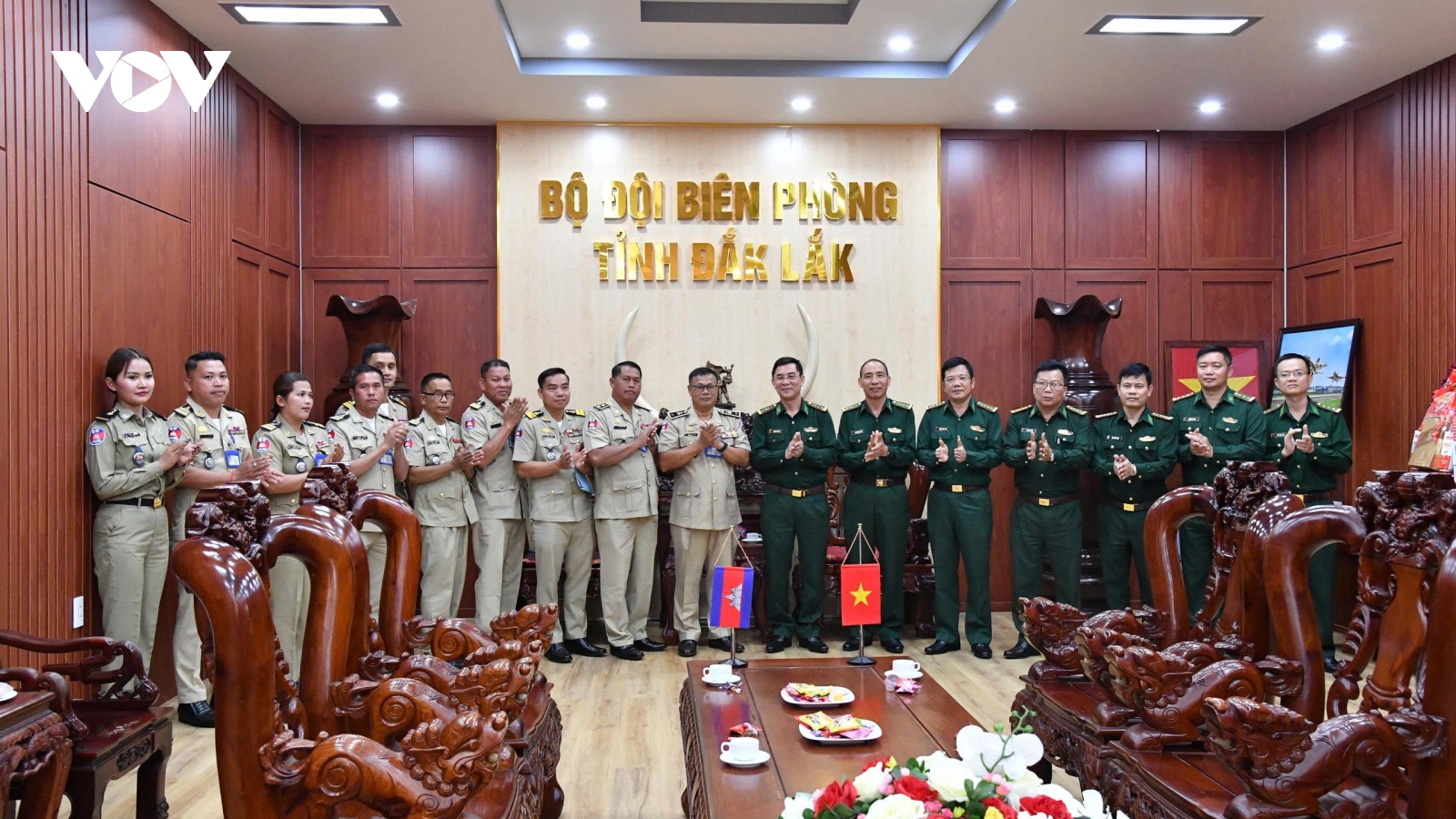 Công an tỉnh Mondulkiri - Campuchia thăm, chúc Tết Bộ đội Biên phòng Đắk Lắk