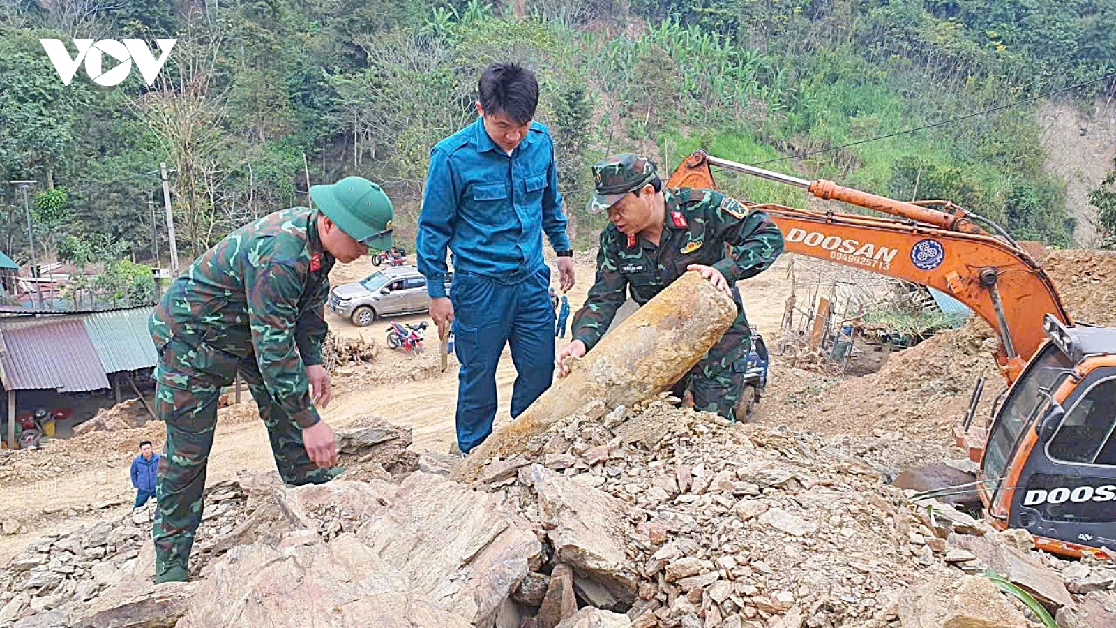 Hủy nổ quả bom 250kg còn sót lại sau chiến tranh tại Nghệ An