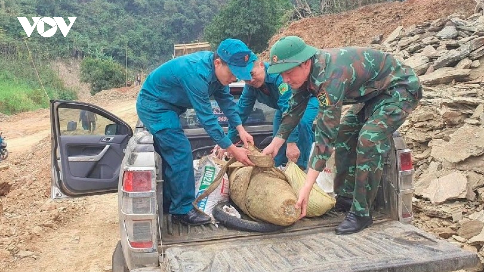 Unexploded 250kg wartime bomb safely detonated in Nghe An