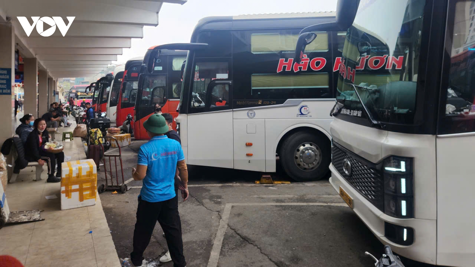 Lãnh đạo Bộ Xây dựng kiểm tra công tác phục vụ Tết tại các bến xe Hà Nội