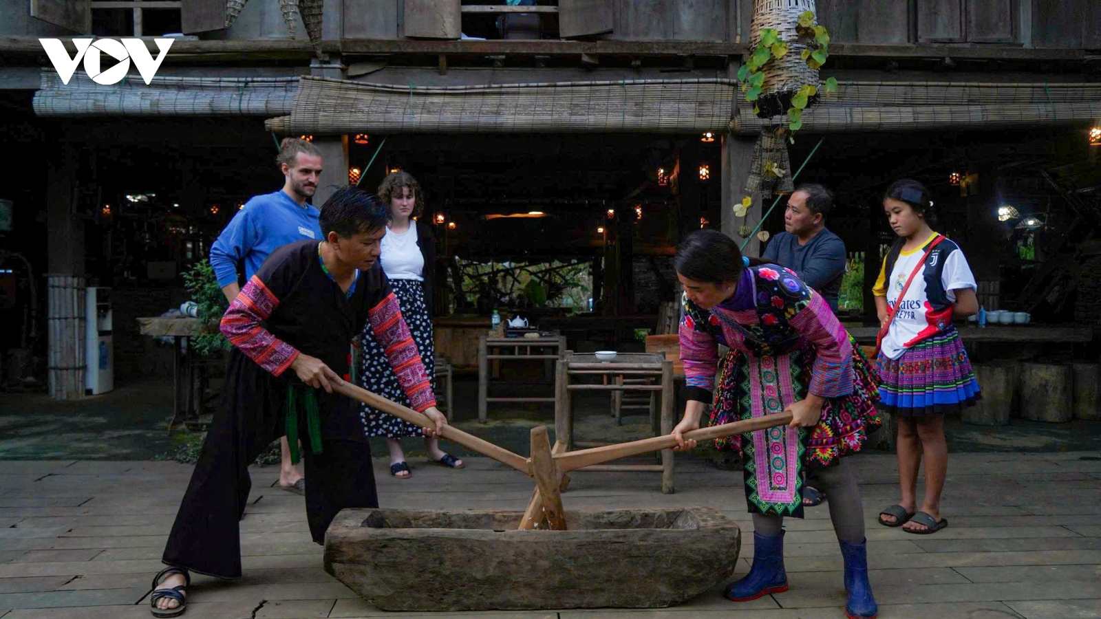 Nghỉ homestay, trải nghiệm văn hóa Mông trên đường xuân Tây Bắc