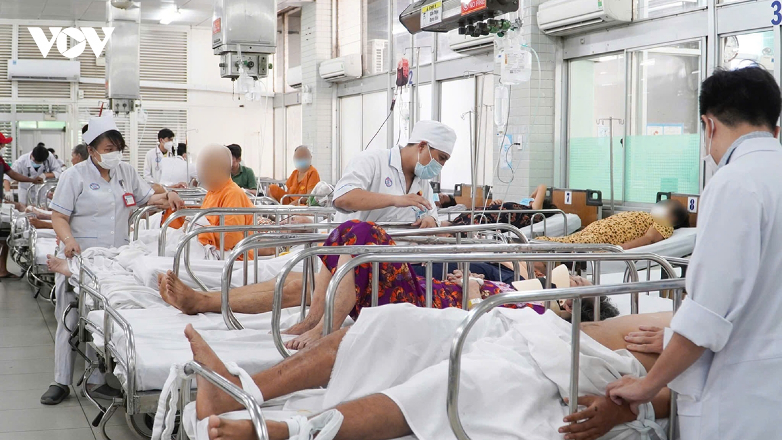 Cấp cứu dịp Tết tăng mạnh ở Bệnh viện Chợ Rẫy