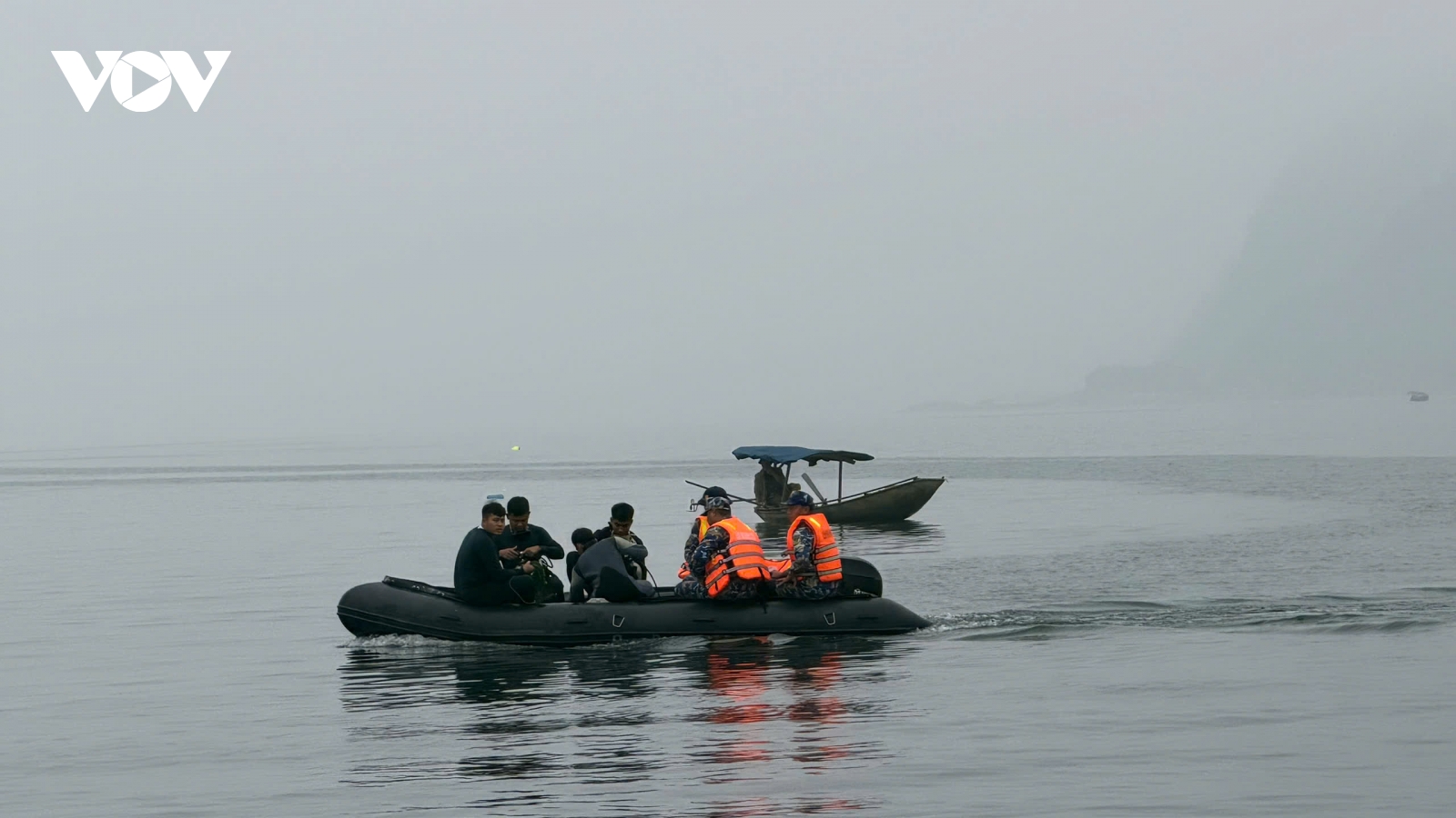 Toàn cảnh nỗ lực tìm kiếm nạn nhân mất tích trên hồ Thác Bà