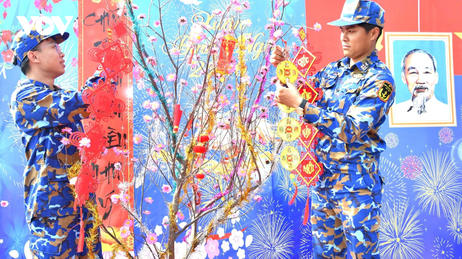 Sắc Xuân trên boong tàu giữa Ấn Độ Dương