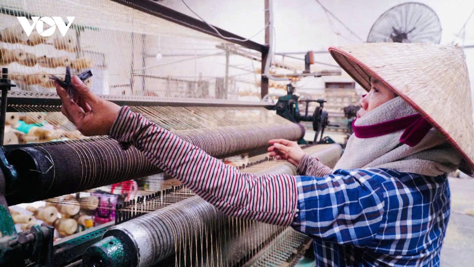 Nghê dệt chiếu cói An Vũ (Hưng Yên) "lên đời" nhờ chuyển đổi công nghệ