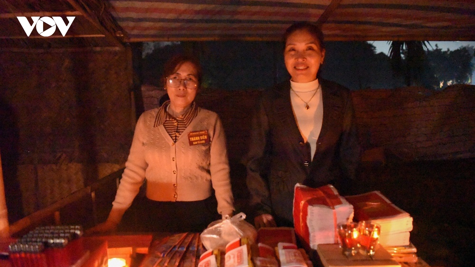 Biển người chen chân xem phiên chợ Âm Dương ở Bắc Ninh đêm mùng 4 Tết