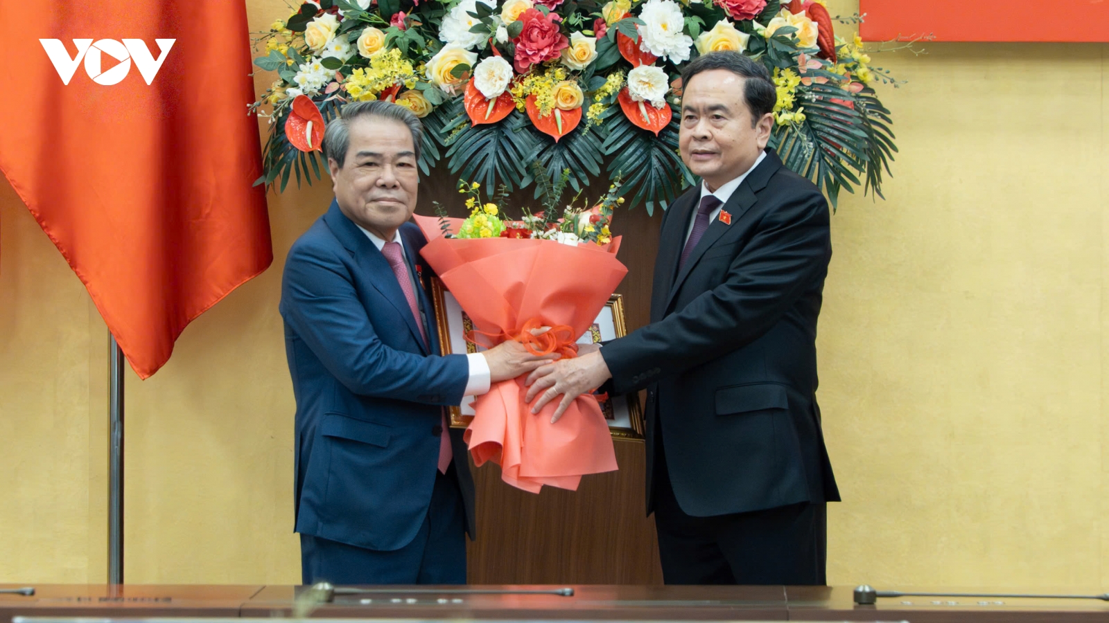 Chủ tịch Quốc hội chủ trì Lễ trao tặng Huy hiệu 45 năm và 30 năm tuổi Đảng