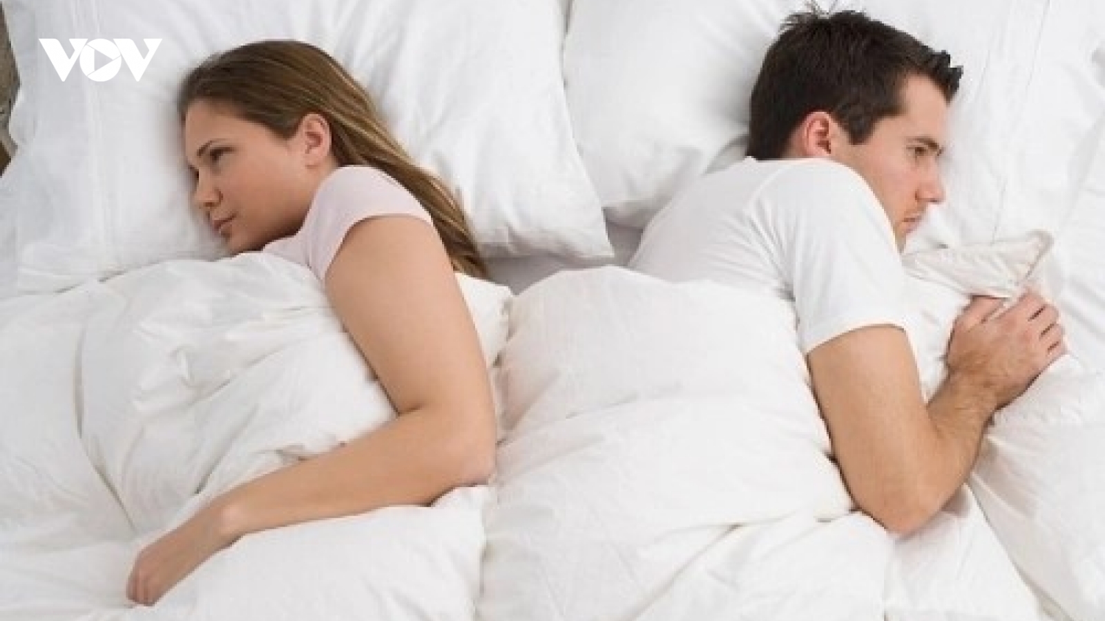 Mới bước sang tuổi 40, đời sống vợ chồng xuống dốc vì khô rát: Đừng chủ quan