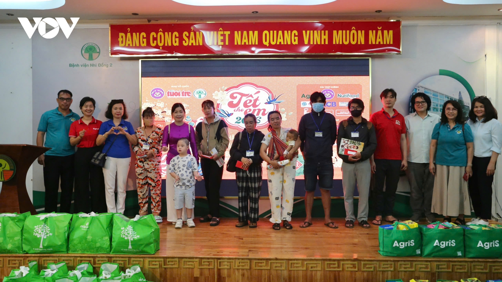 Sẻ chia để người bệnh vơi nỗi lo ngày cận Tết