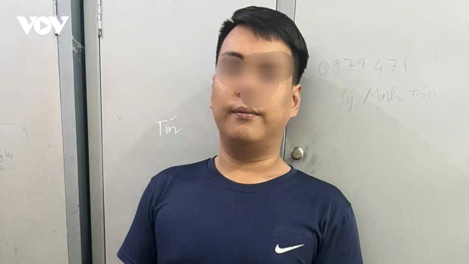 Bắt kẻ cướp giật dây chuyền của người đi đường