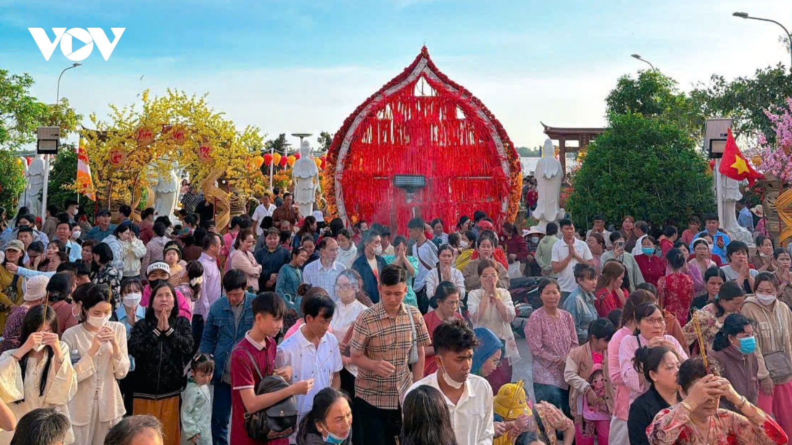 Lượng khách du lịch đến Đồng Tháp tăng cao dịp Tết Bính Ngọ